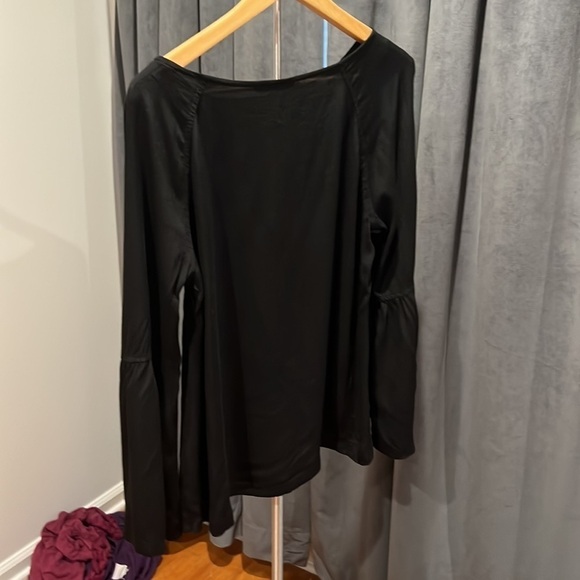 Banana Republic long bell flare sleeve rayon top - Picture 3 of 5